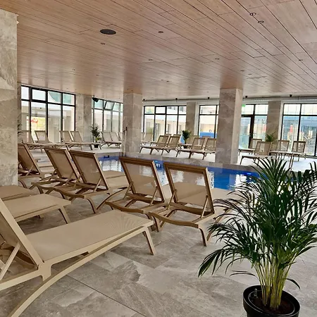 Babyblue In Odyssey Pools And Parking דירה